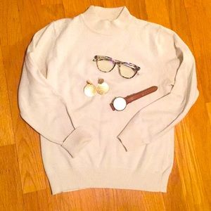 White turtle neck sweater